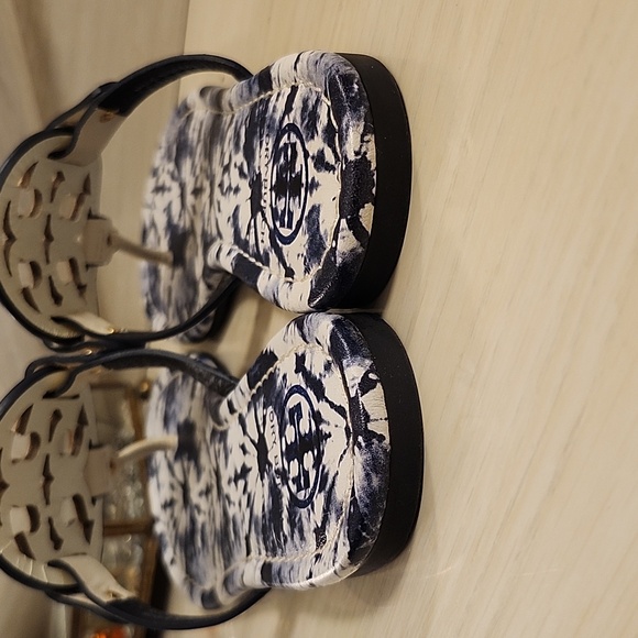 ●RARE●Like NEW● Tory Burch Tie Dye Miller in Ivory(White) - Picture 4 of 13